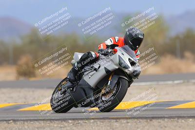 media/Sep-10-2022-SoCal Trackdays (Sat) [[a5bf35bb4a]]/Turn 6 (1140am)/